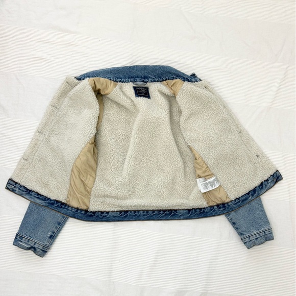 Abercrombie Fitch Sherpa-Lined Denim Jacket - Picture 7 of 11